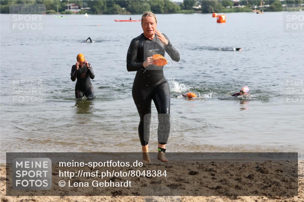 15.06.2025 - 27. Vierlanden-Triathlon Lena Gebhardt http://msf.ph/oto/8048384 15.06.2025 09:02:33 Schwimmen 200, 223, 246 meine-sportfotos.de