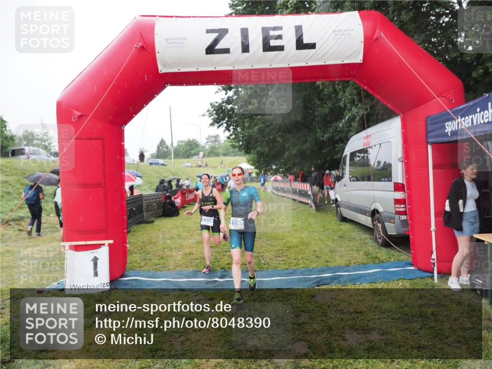 21.06.2025 - 27. Vierlanden-Triathlon MichiJ http://msf.ph/oto/8048390 15.06.2026 14:19:37 Ziel 1198, 1200, 1265, 1303 meine-sportfotos.de