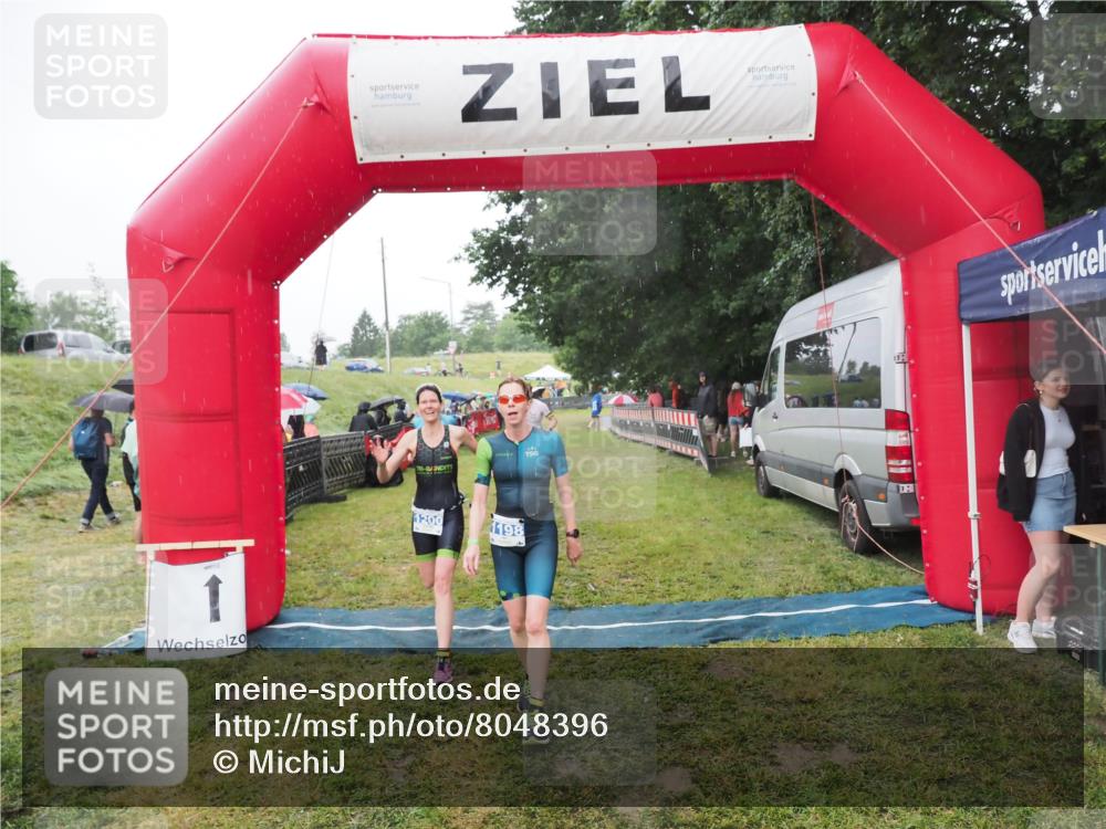 21.06.2025 - 27. Vierlanden-Triathlon MichiJ http://msf.ph/oto/8048396 15.06.2026 14:19:37 Ziel 1198, 1200, 1265, 1303 meine-sportfotos.de