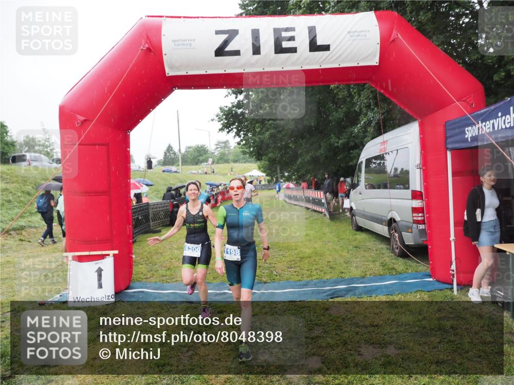 21.06.2025 - 27. Vierlanden-Triathlon MichiJ http://msf.ph/oto/8048398 15.06.2026 14:19:37 Ziel 1198, 1200, 1265, 1303 meine-sportfotos.de