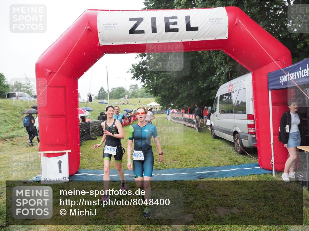 21.06.2025 - 27. Vierlanden-Triathlon MichiJ http://msf.ph/oto/8048400 15.06.2026 14:19:37 Ziel 1198, 1200, 1265, 1303 meine-sportfotos.de