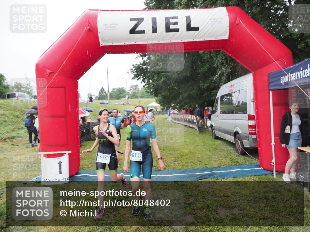 21.06.2025 - 27. Vierlanden-Triathlon MichiJ http://msf.ph/oto/8048402 15.06.2026 14:19:37 Ziel 1198, 1200, 1265, 1303 meine-sportfotos.de