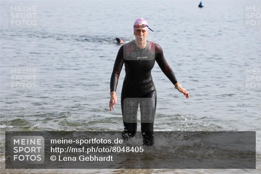 15.06.2025 - 27. Vierlanden-Triathlon Lena Gebhardt http://msf.ph/oto/8048405 15.06.2025 09:02:39 Schwimmen 200, 210, 223, 246 meine-sportfotos.de