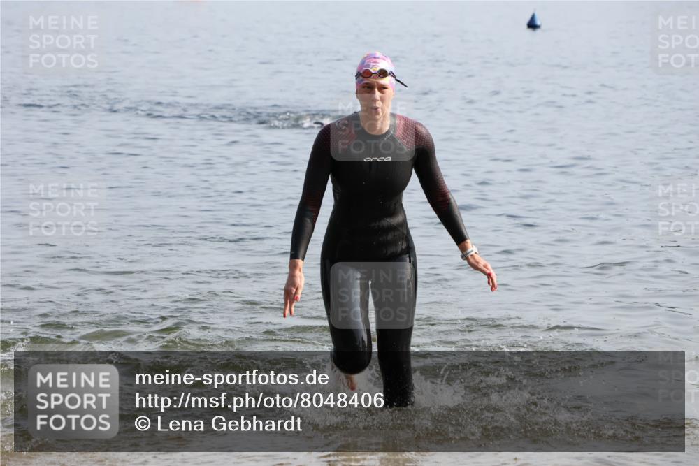 15.06.2025 - 27. Vierlanden-Triathlon Lena Gebhardt http://msf.ph/oto/8048406 15.06.2025 09:02:39 Schwimmen 200, 210, 223, 246 meine-sportfotos.de