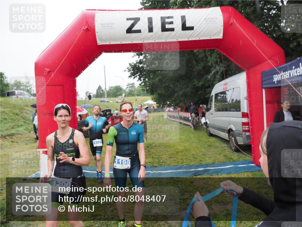 21.06.2025 - 27. Vierlanden-Triathlon MichiJ http://msf.ph/oto/8048407 15.06.2026 14:19:38 Ziel 1198, 1200, 1265, 1303 meine-sportfotos.de