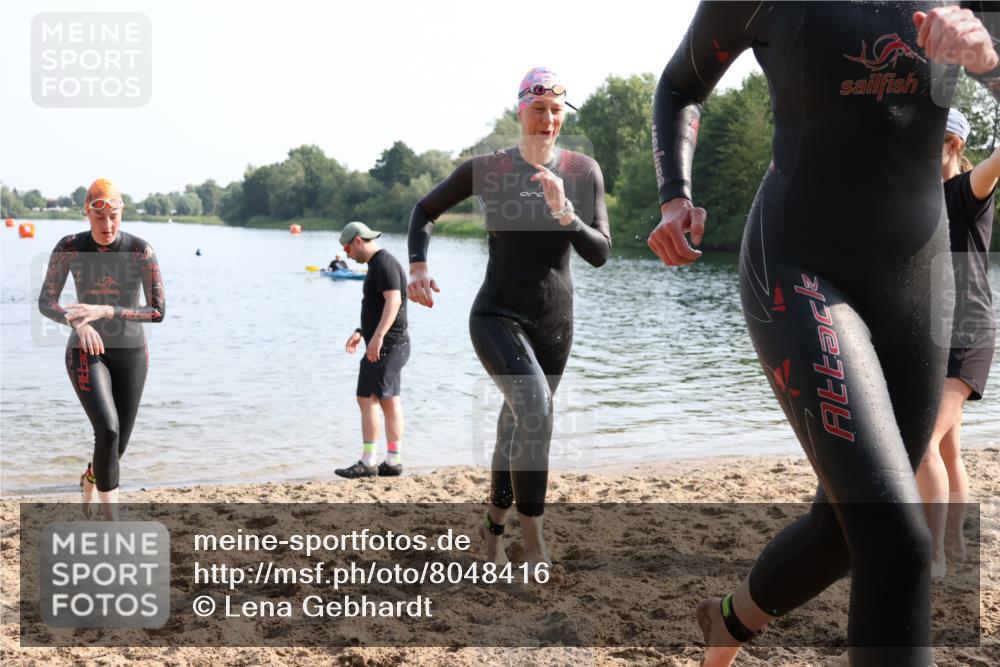 15.06.2025 - 27. Vierlanden-Triathlon Lena Gebhardt http://msf.ph/oto/8048416 15.06.2025 09:02:43 Schwimmen 200, 210, 223, 246 meine-sportfotos.de