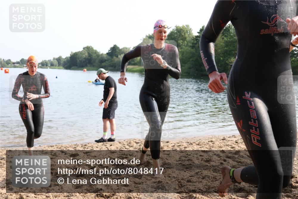 15.06.2025 - 27. Vierlanden-Triathlon Lena Gebhardt http://msf.ph/oto/8048417 15.06.2025 09:02:43 Schwimmen 200, 210, 223, 246 meine-sportfotos.de