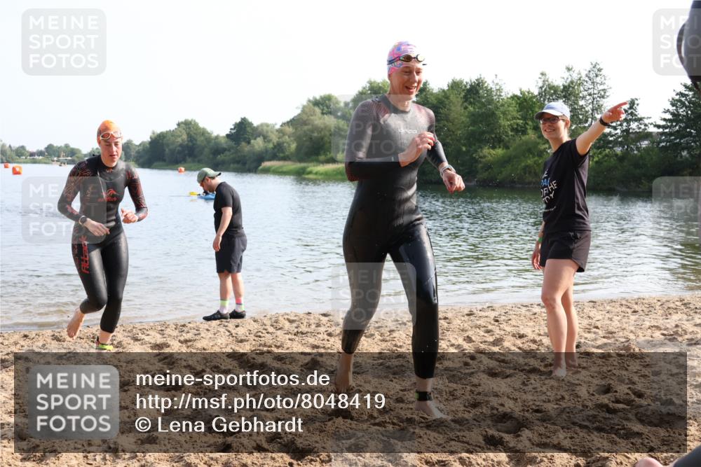 15.06.2025 - 27. Vierlanden-Triathlon Lena Gebhardt http://msf.ph/oto/8048419 15.06.2025 09:02:43 Schwimmen 200, 210, 223, 246 meine-sportfotos.de