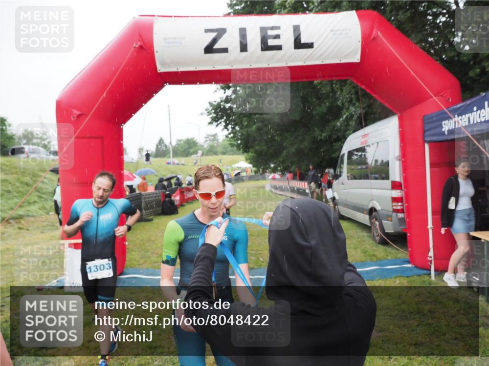 21.06.2025 - 27. Vierlanden-Triathlon MichiJ http://msf.ph/oto/8048422 15.06.2026 14:19:39 Ziel 1198, 1200, 1265, 1303 meine-sportfotos.de