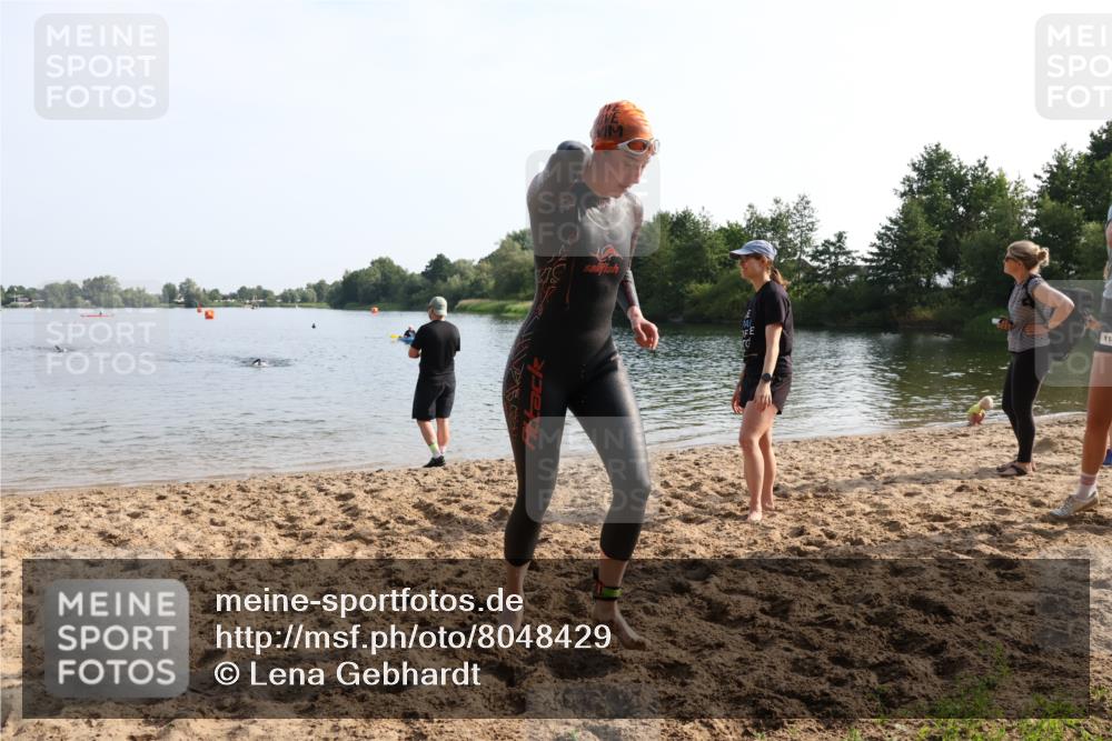 15.06.2025 - 27. Vierlanden-Triathlon Lena Gebhardt http://msf.ph/oto/8048429 15.06.2025 09:02:45 Schwimmen 200, 210, 223, 246 meine-sportfotos.de