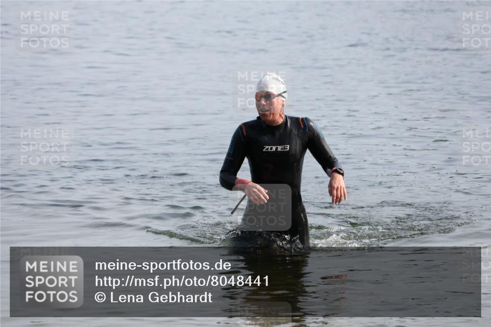 15.06.2025 - 27. Vierlanden-Triathlon Lena Gebhardt http://msf.ph/oto/8048441 15.06.2025 09:02:59 Schwimmen 219 meine-sportfotos.de