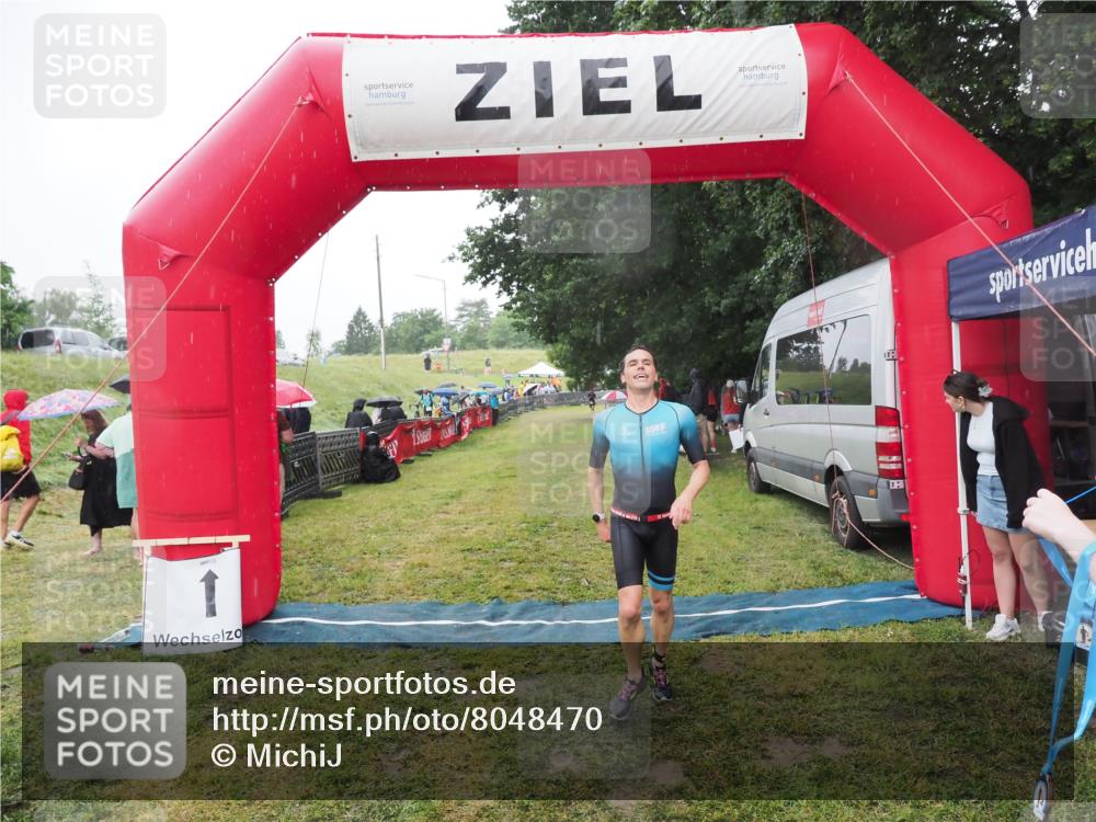 21.06.2025 - 27. Vierlanden-Triathlon MichiJ http://msf.ph/oto/8048470 15.06.2026 14:20:07 Ziel 1310 meine-sportfotos.de