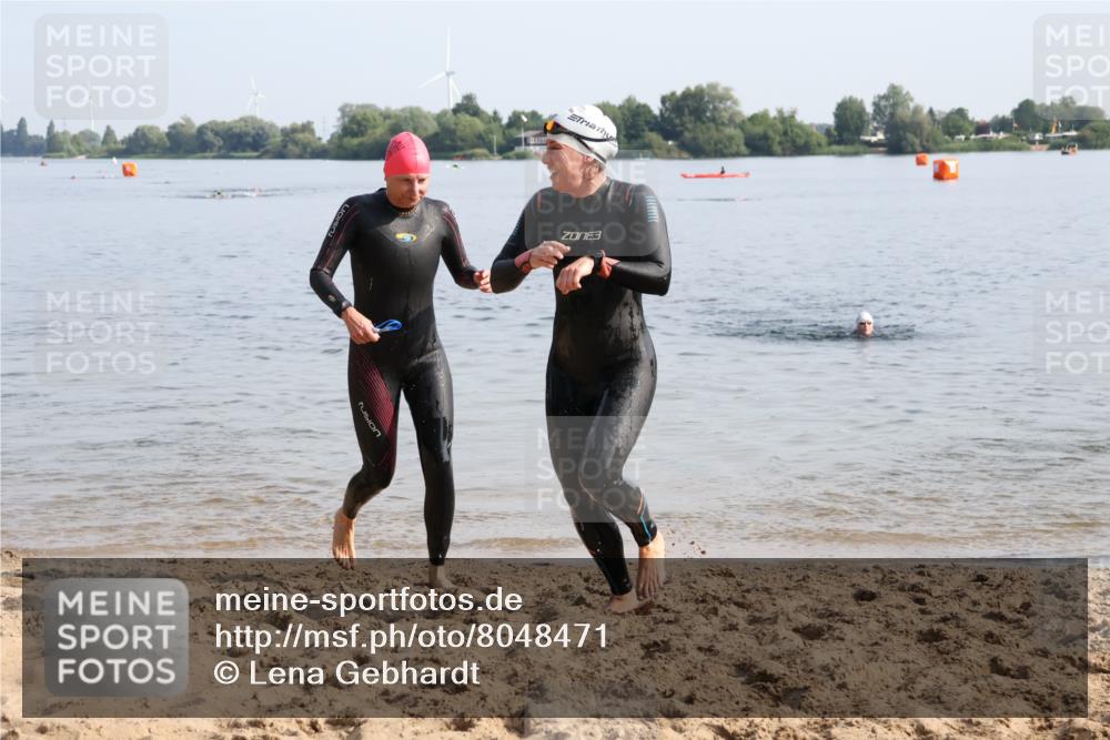 15.06.2025 - 27. Vierlanden-Triathlon Lena Gebhardt http://msf.ph/oto/8048471 15.06.2025 09:03:06 Schwimmen 219, 248 meine-sportfotos.de
