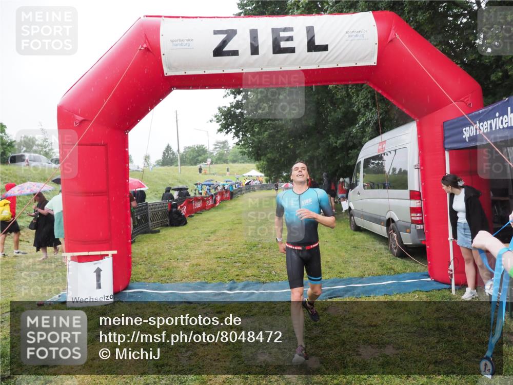 21.06.2025 - 27. Vierlanden-Triathlon MichiJ http://msf.ph/oto/8048472 15.06.2026 14:20:07 Ziel 1310 meine-sportfotos.de