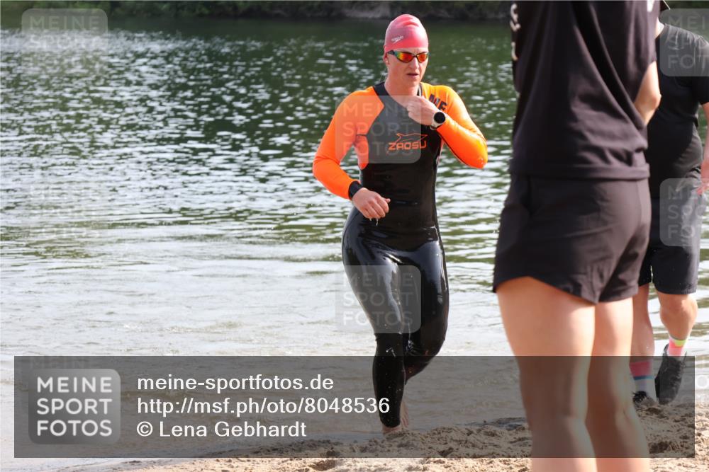 15.06.2025 - 27. Vierlanden-Triathlon Lena Gebhardt http://msf.ph/oto/8048536 15.06.2025 09:04:37 Schwimmen 247 meine-sportfotos.de