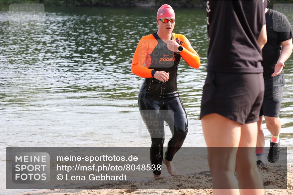 15.06.2025 - 27. Vierlanden-Triathlon Lena Gebhardt http://msf.ph/oto/8048538 15.06.2025 09:04:37 Schwimmen 247 meine-sportfotos.de