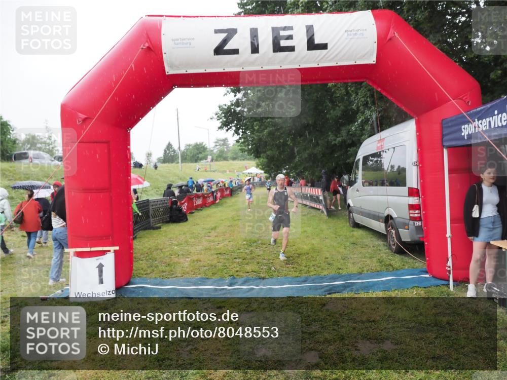 21.06.2025 - 27. Vierlanden-Triathlon MichiJ http://msf.ph/oto/8048553 15.06.2026 14:20:31 Ziel 1242, 1285 meine-sportfotos.de