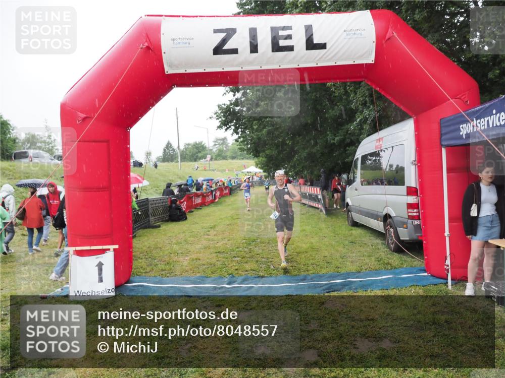 21.06.2025 - 27. Vierlanden-Triathlon MichiJ http://msf.ph/oto/8048557 15.06.2026 14:20:31 Ziel 1242, 1285 meine-sportfotos.de