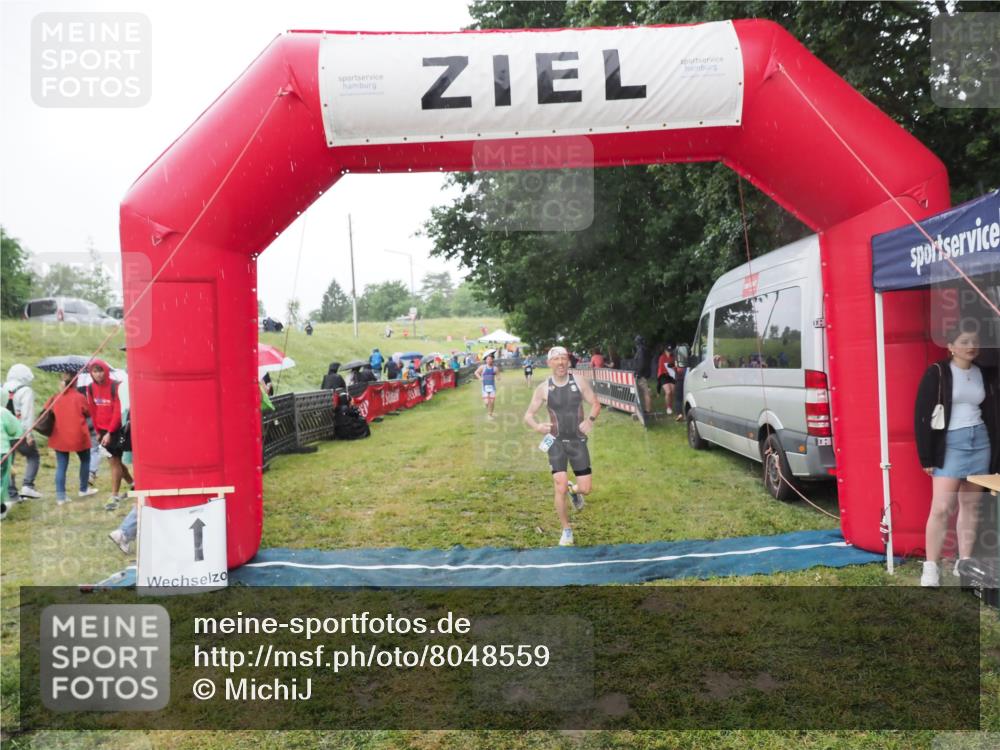 21.06.2025 - 27. Vierlanden-Triathlon MichiJ http://msf.ph/oto/8048559 15.06.2026 14:20:31 Ziel 1242, 1285 meine-sportfotos.de
