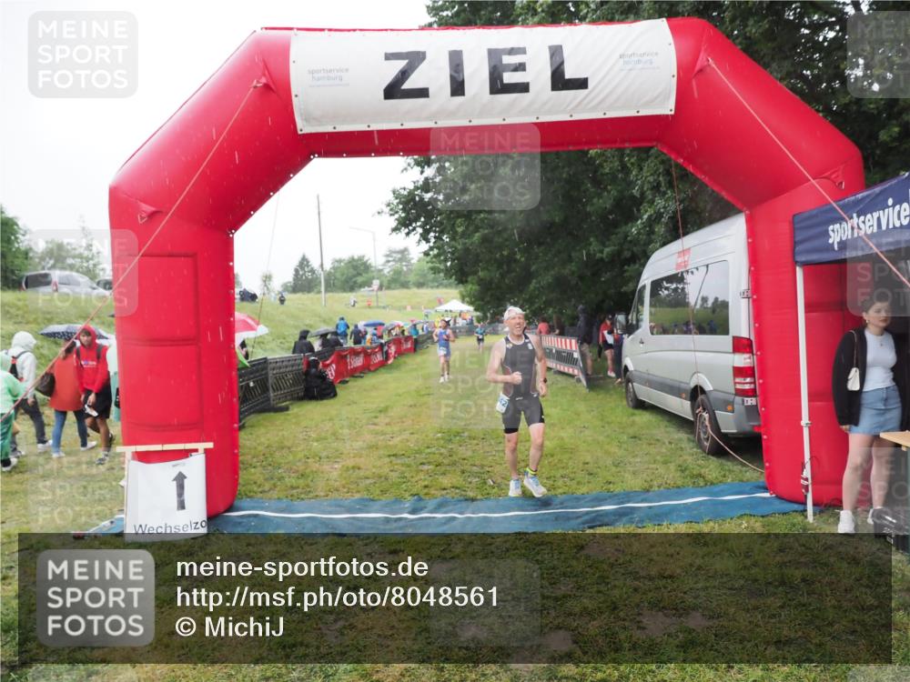 21.06.2025 - 27. Vierlanden-Triathlon MichiJ http://msf.ph/oto/8048561 15.06.2026 14:20:32 Ziel 1242, 1285 meine-sportfotos.de