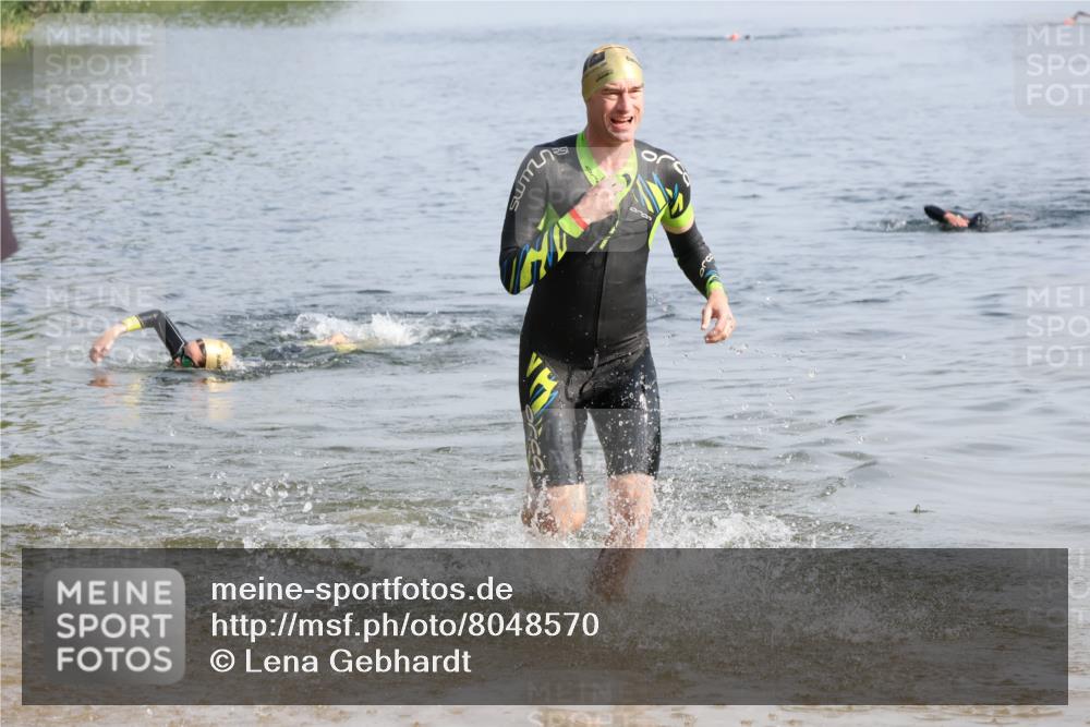 15.06.2025 - 27. Vierlanden-Triathlon Lena Gebhardt http://msf.ph/oto/8048570 15.06.2025 09:04:52 Schwimmen 238 meine-sportfotos.de