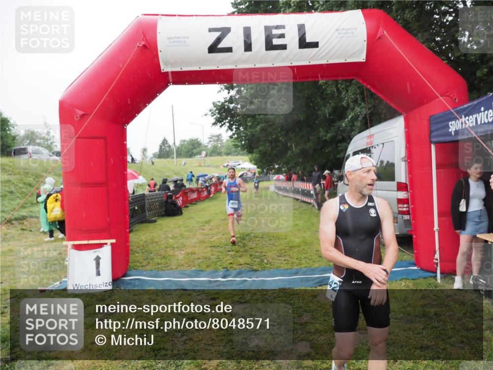 21.06.2025 - 27. Vierlanden-Triathlon MichiJ http://msf.ph/oto/8048571 15.06.2026 14:20:34 Ziel 1242, 1285 meine-sportfotos.de