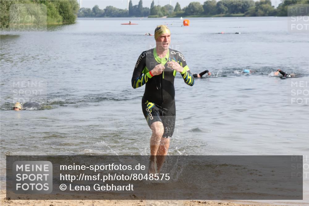 15.06.2025 - 27. Vierlanden-Triathlon Lena Gebhardt http://msf.ph/oto/8048575 15.06.2025 09:04:53 Schwimmen 238 meine-sportfotos.de