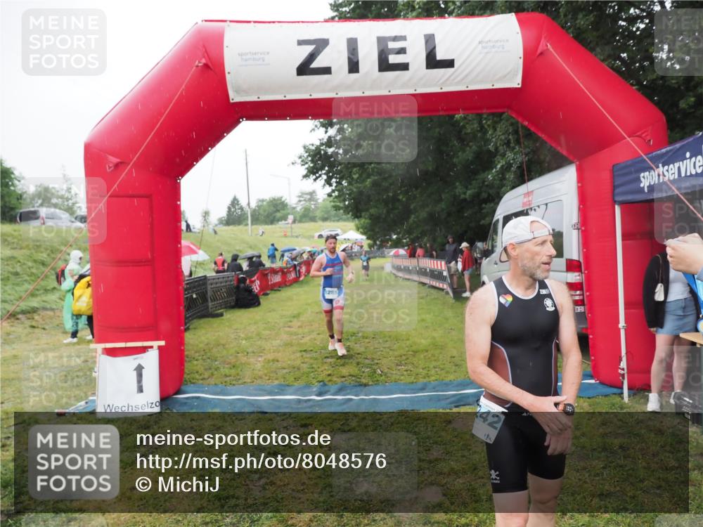 21.06.2025 - 27. Vierlanden-Triathlon MichiJ http://msf.ph/oto/8048576 15.06.2026 14:20:34 Ziel 1242, 1285 meine-sportfotos.de