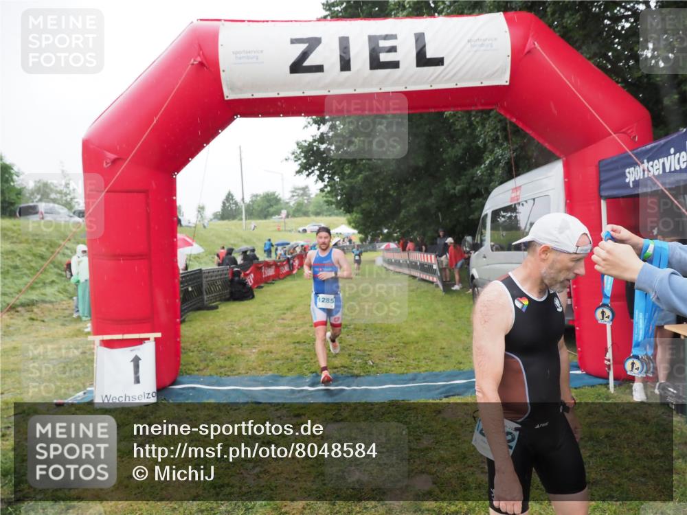 21.06.2025 - 27. Vierlanden-Triathlon MichiJ http://msf.ph/oto/8048584 15.06.2026 14:20:35 Ziel 1242, 1285 meine-sportfotos.de
