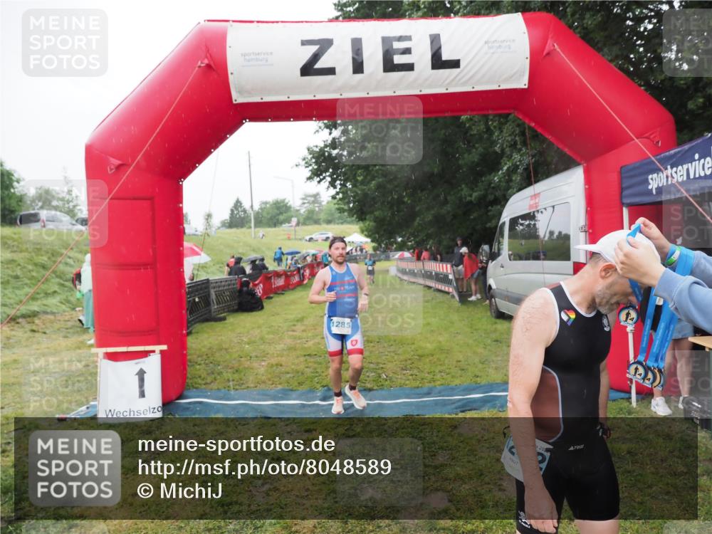 21.06.2025 - 27. Vierlanden-Triathlon MichiJ http://msf.ph/oto/8048589 15.06.2026 14:20:35 Ziel 1242, 1285 meine-sportfotos.de