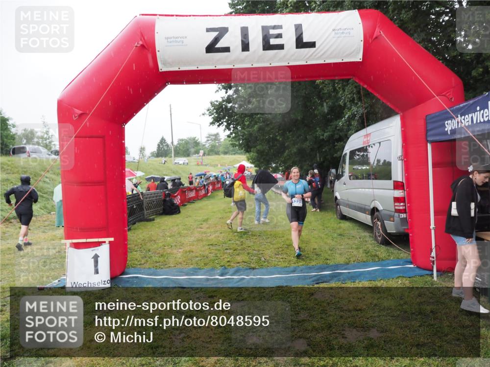 21.06.2025 - 27. Vierlanden-Triathlon MichiJ http://msf.ph/oto/8048595 15.06.2026 14:20:41 Ziel 1225, 1285 meine-sportfotos.de
