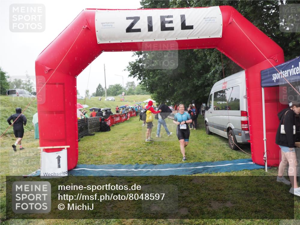 21.06.2025 - 27. Vierlanden-Triathlon MichiJ http://msf.ph/oto/8048597 15.06.2026 14:20:42 Ziel 1225, 1285 meine-sportfotos.de