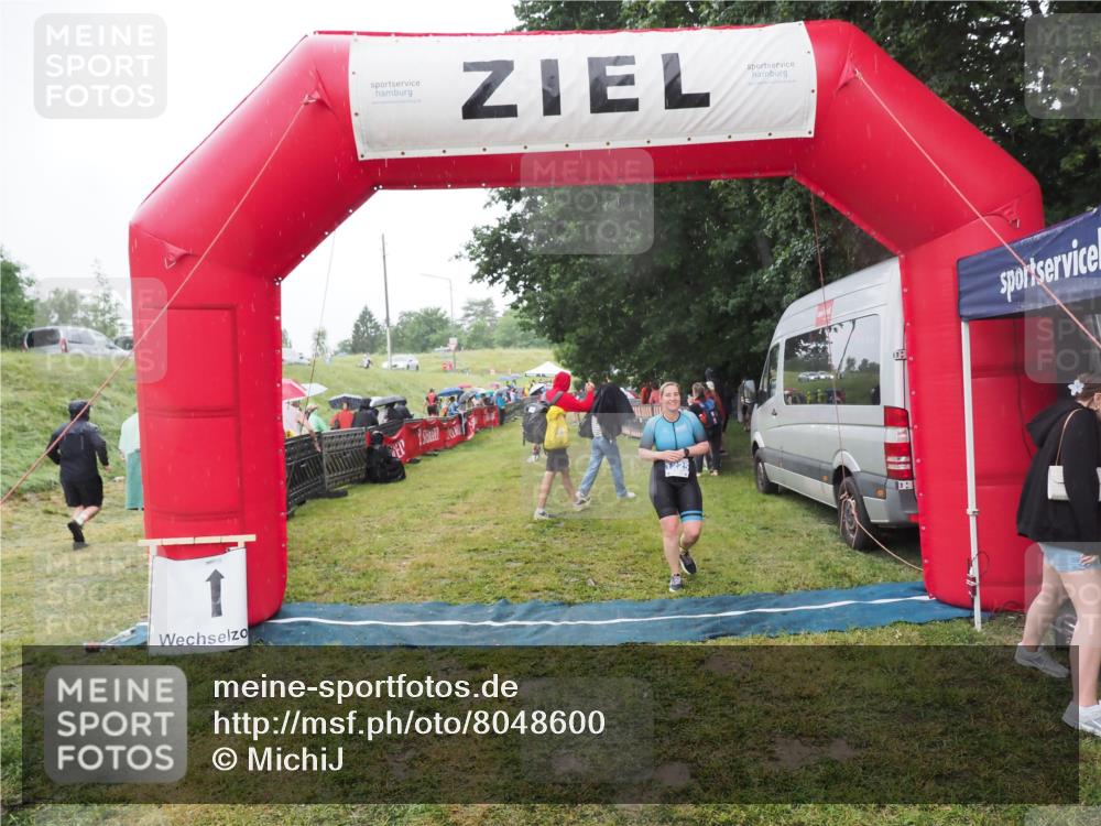21.06.2025 - 27. Vierlanden-Triathlon MichiJ http://msf.ph/oto/8048600 15.06.2026 14:20:42 Ziel 1225, 1285 meine-sportfotos.de