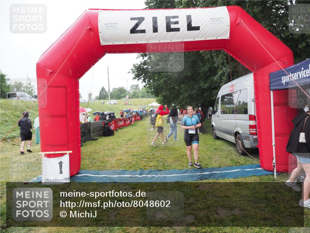 21.06.2025 - 27. Vierlanden-Triathlon MichiJ http://msf.ph/oto/8048602 15.06.2026 14:20:42 Ziel 1225, 1285 meine-sportfotos.de