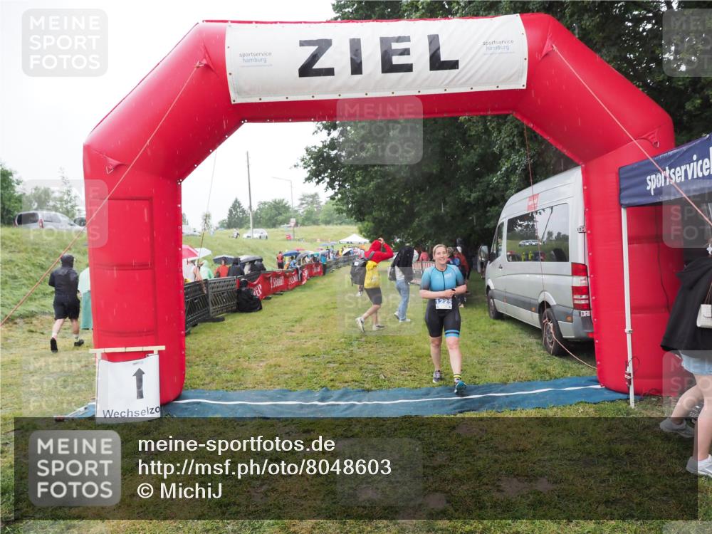 21.06.2025 - 27. Vierlanden-Triathlon MichiJ http://msf.ph/oto/8048603 15.06.2026 14:20:42 Ziel 1225, 1285 meine-sportfotos.de