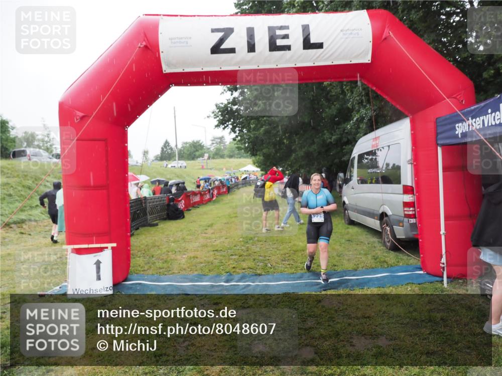 21.06.2025 - 27. Vierlanden-Triathlon MichiJ http://msf.ph/oto/8048607 15.06.2026 14:20:42 Ziel 1225, 1285 meine-sportfotos.de