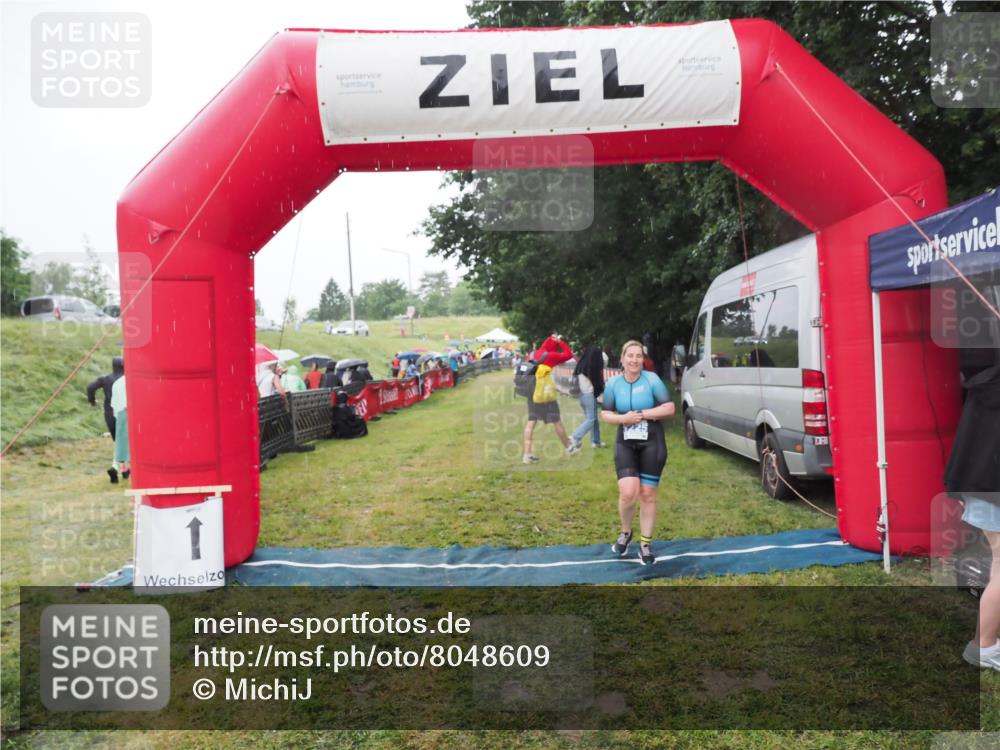 21.06.2025 - 27. Vierlanden-Triathlon MichiJ http://msf.ph/oto/8048609 15.06.2026 14:20:42 Ziel 1225, 1285 meine-sportfotos.de
