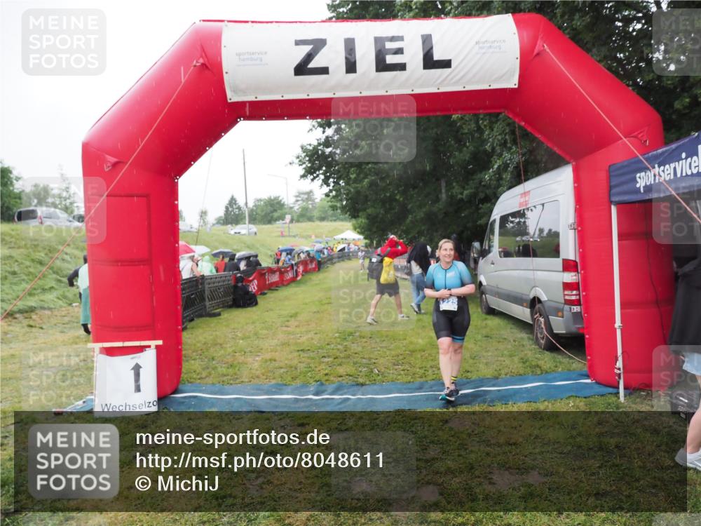 21.06.2025 - 27. Vierlanden-Triathlon MichiJ http://msf.ph/oto/8048611 15.06.2026 14:20:42 Ziel 1225, 1285 meine-sportfotos.de