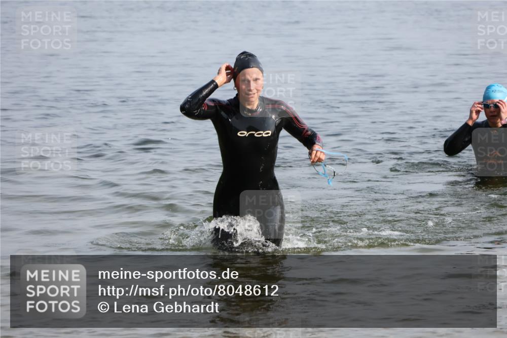15.06.2025 - 27. Vierlanden-Triathlon Lena Gebhardt http://msf.ph/oto/8048612 15.06.2025 09:05:11 Schwimmen 205, 209, 221, 222 meine-sportfotos.de