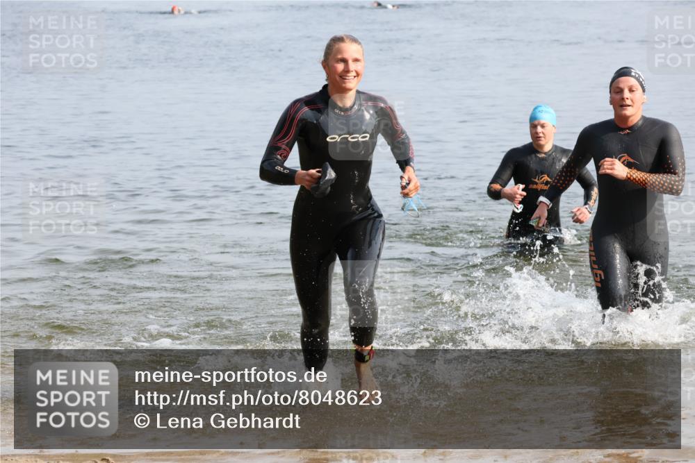 15.06.2025 - 27. Vierlanden-Triathlon Lena Gebhardt http://msf.ph/oto/8048623 15.06.2025 09:05:14 Schwimmen 205, 209, 221, 222 meine-sportfotos.de