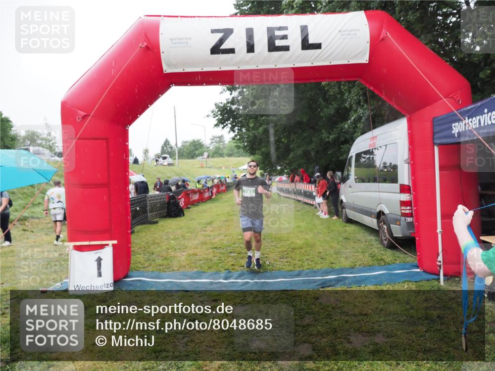 21.06.2025 - 27. Vierlanden-Triathlon MichiJ http://msf.ph/oto/8048685 15.06.2026 14:21:25 Ziel 742 meine-sportfotos.de