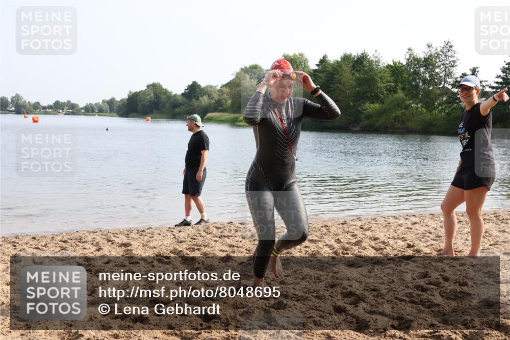 15.06.2025 - 27. Vierlanden-Triathlon Lena Gebhardt http://msf.ph/oto/8048695 15.06.2025 09:06:11 Schwimmen 216 meine-sportfotos.de