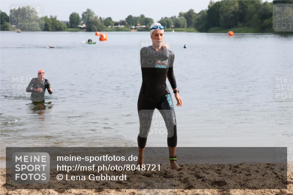 15.06.2025 - 27. Vierlanden-Triathlon Lena Gebhardt http://msf.ph/oto/8048721 15.06.2025 09:06:54 Schwimmen 212, 251 meine-sportfotos.de