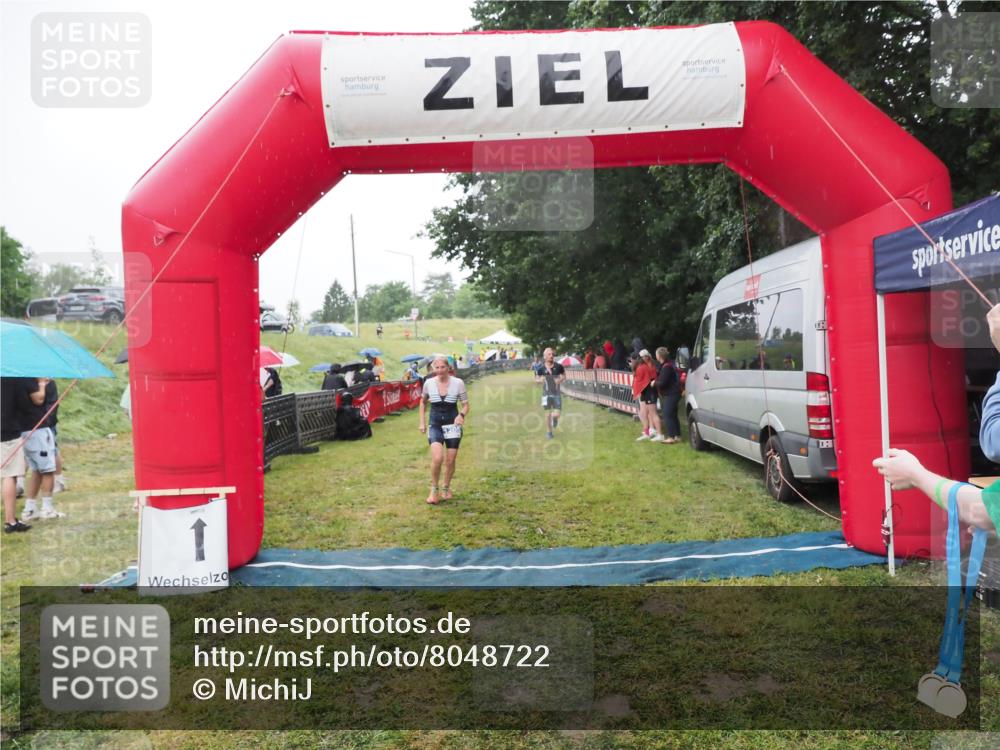 21.06.2025 - 27. Vierlanden-Triathlon MichiJ http://msf.ph/oto/8048722 15.06.2026 14:21:30 Ziel 742, 1205, 1238 meine-sportfotos.de