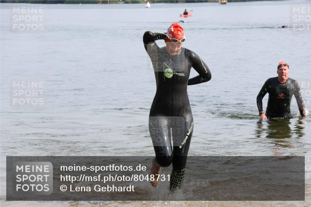 15.06.2025 - 27. Vierlanden-Triathlon Lena Gebhardt http://msf.ph/oto/8048731 15.06.2025 09:06:56 Schwimmen 212, 251 meine-sportfotos.de