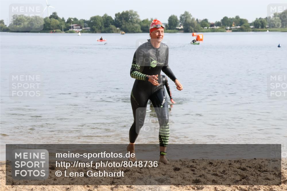 15.06.2025 - 27. Vierlanden-Triathlon Lena Gebhardt http://msf.ph/oto/8048736 15.06.2025 09:06:58 Schwimmen 212, 231, 251 meine-sportfotos.de