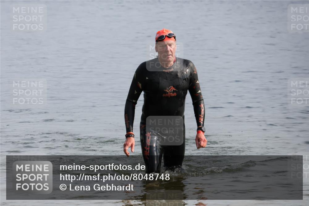 15.06.2025 - 27. Vierlanden-Triathlon Lena Gebhardt http://msf.ph/oto/8048748 15.06.2025 09:07:01 Schwimmen 212, 231, 251 meine-sportfotos.de