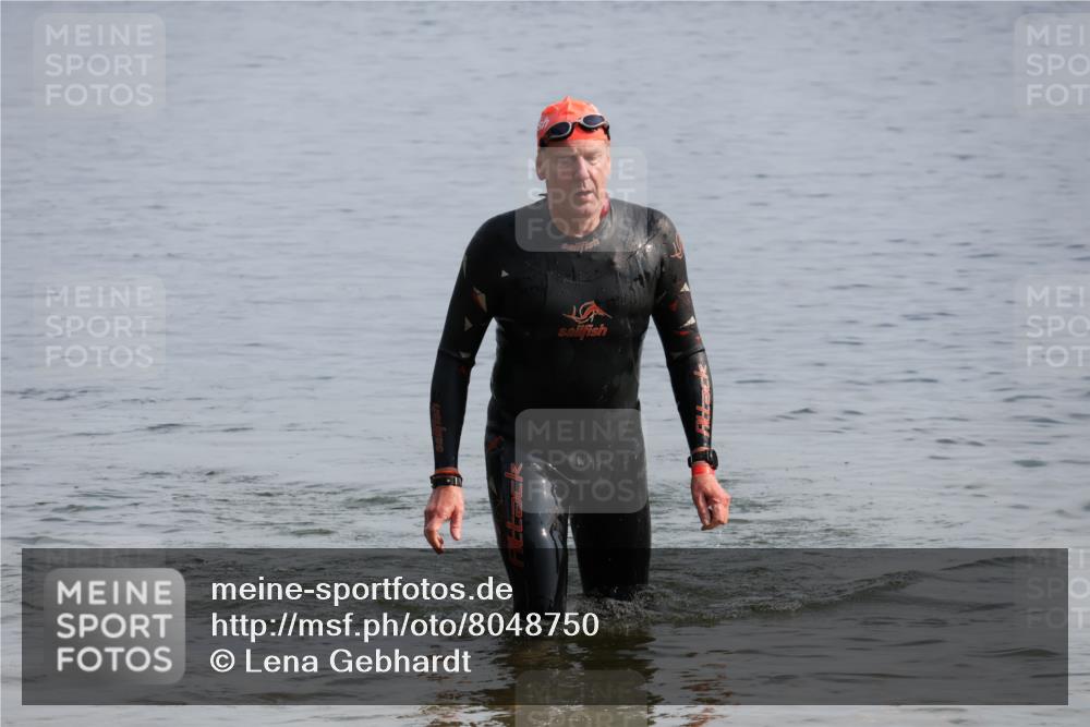 15.06.2025 - 27. Vierlanden-Triathlon Lena Gebhardt http://msf.ph/oto/8048750 15.06.2025 09:07:01 Schwimmen 212, 231, 251 meine-sportfotos.de
