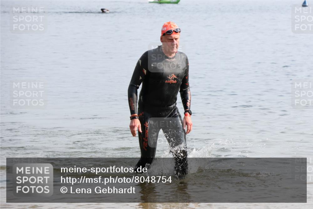 15.06.2025 - 27. Vierlanden-Triathlon Lena Gebhardt http://msf.ph/oto/8048754 15.06.2025 09:07:03 Schwimmen 212, 231, 251 meine-sportfotos.de