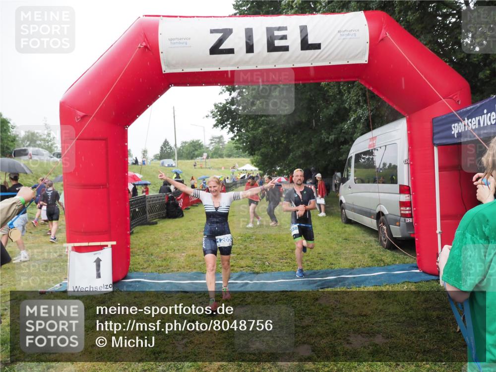 21.06.2025 - 27. Vierlanden-Triathlon MichiJ http://msf.ph/oto/8048756 15.06.2026 14:21:33 Ziel 1205, 1238 meine-sportfotos.de